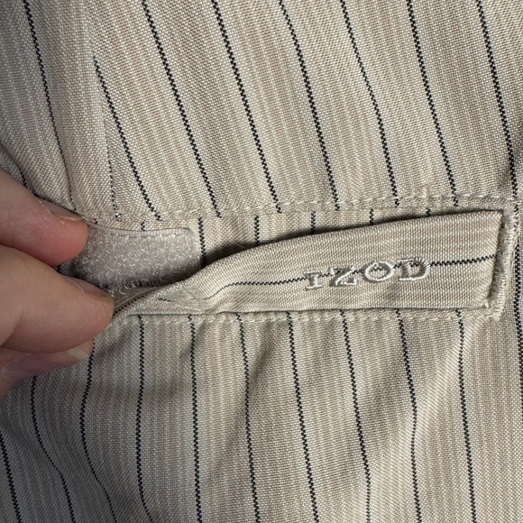 Izod XFG Men's 40 Lightweight Striped Golf Shorts Beige/Tan Outdoor Performance - Picture 7 of 14